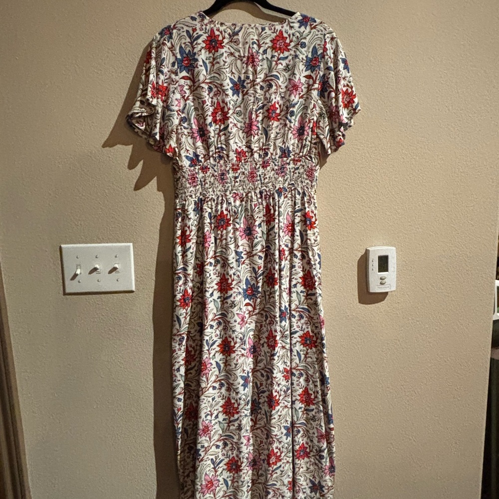 LOFT Floral Flutter Sleeve V-Neck Midi Pocket Dress - Picture 10 of 12